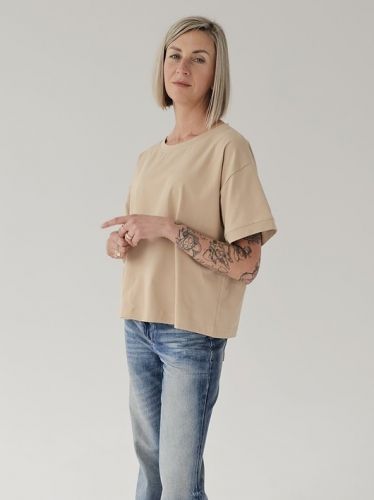 Boxy t-shirt w kolorze beżowym