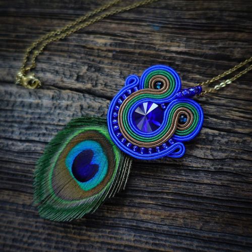 Peacock eye- wisior soutache z piórami