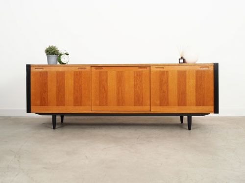 Sideboard jesionowy, duński design, lata 70, produkcja: Skovby M