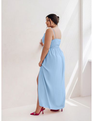 Maxi sukienka z rozcięciem PLUS SIZE - LEIA - błękitna